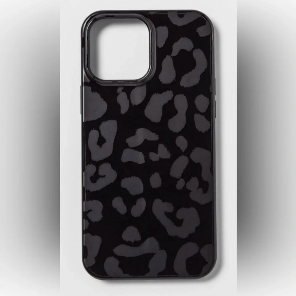 NWNT, heyday 2 in 1 charging station and phone case